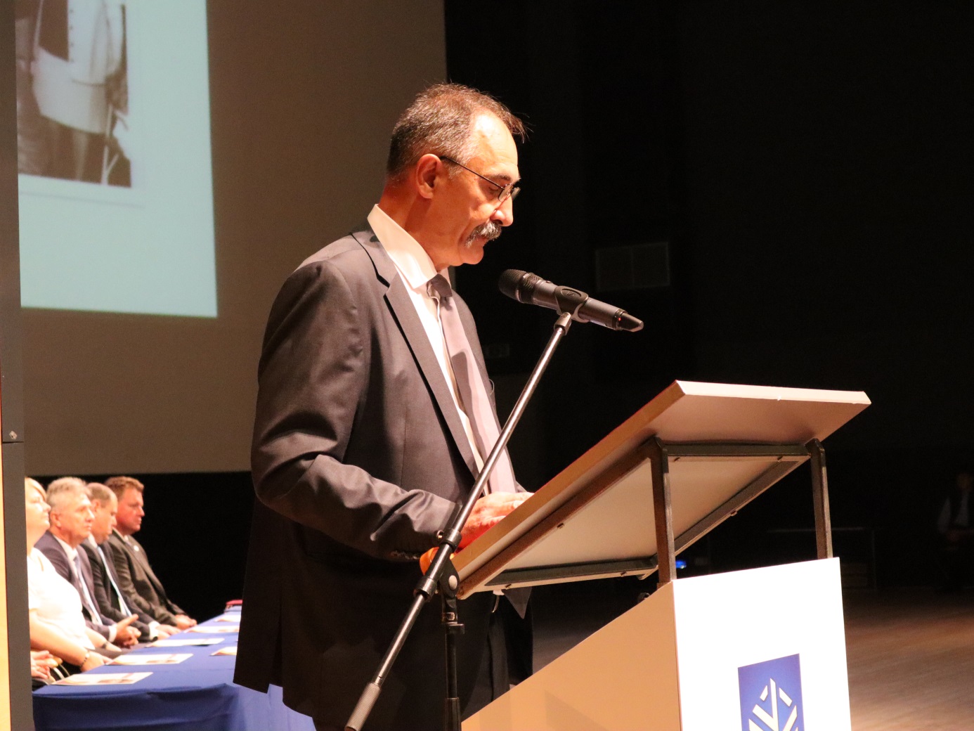Dr. Komáromi István gyakorlóiskolai igazgató ünnepi beszéde